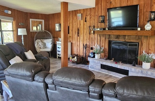 Bell House | Charming 2 Bed/2 Bath On the Suwannee River near Rock Bluff Springs.