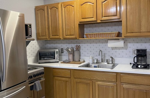 Southwest House | Charming 2-bedroom apartment in cool West Palm Beach with AC, WiFi