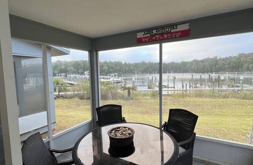 Crystal River Condo | Charming 2 bedroom condo with waterfront views. Community pool!