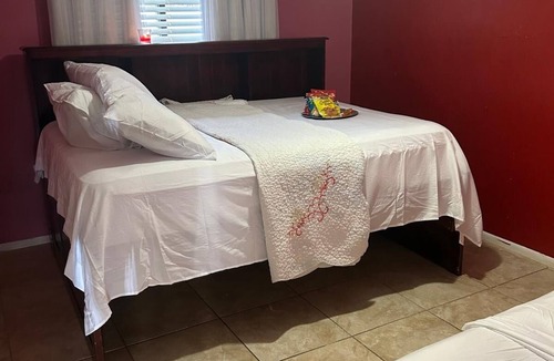 Northwest Orlando Bed & Breakfast | Charming 2-bedroom bed & breakfast in beautiful Orlando with WiFi, AC