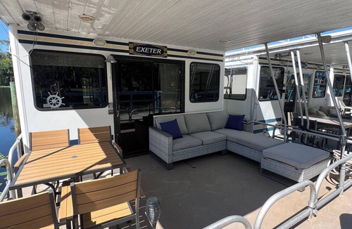 River Ridge Boat Rental | Charming 2-bedroom house boat on St John’s River in peaceful DeLand “Exeter”
