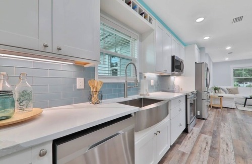 Southside House | Charming 2bd 2bth Vacation Getaway New Build in Jacksonville - Centrally Located
