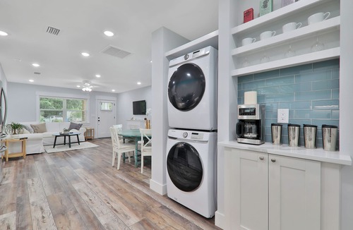 Southside House | Charming 2bd 2bth Vacation Getaway New Build in Jacksonville - Centrally Located