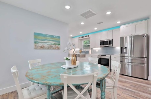 Southside House | Charming 2bd 2bth Vacation Getaway New Build in Jacksonville - Centrally Located