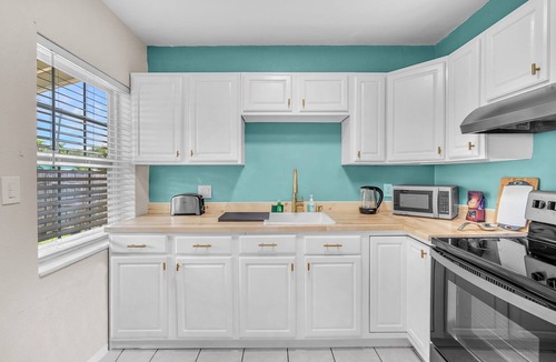 Dania Beach House | Charming 2BR Bungalow Near Beach & Dania Locations