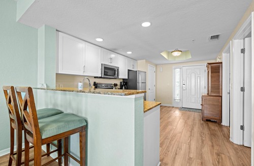 Treasure Island Condo | Charming 2BR Condo: Balcony Beach Views & Pool