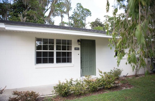 Tavares House | Charming 3/2 home in Tavares, pet-friendly, Close to Boat Ramps, Boat parking