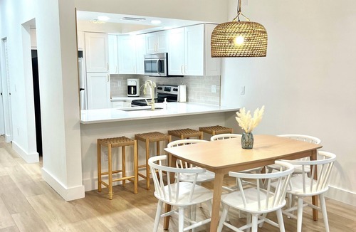 Island Estate House | Charming 3-bedroom townhome with WiFi and AC in Clearwater Beach