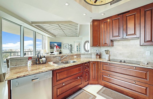 Singer Island Condo | Charming 3-bedroom condo