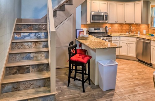 New Braunfels Cottage | Charming 3-bedroom cottage in New Braunfels near Gruene, near all attractions.