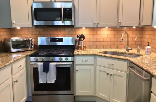 New Braunfels Cottage | Charming 3-bedroom cottage in New Braunfels near Gruene, near all attractions.