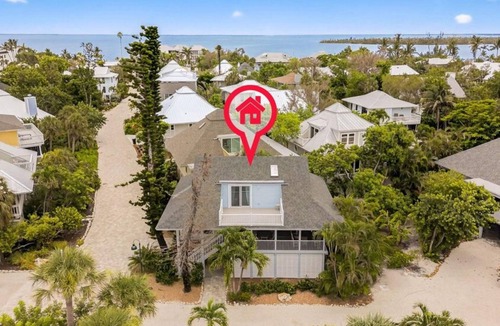 Captiva Cottage | Charming 3 bedroom cottage in gorgeous Captiva pool, beach, pickle ball, Tennis