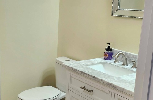 Reddick House | Charming 3-bedroom entire barnhouse in amazing Reddick with AC, WiFi.