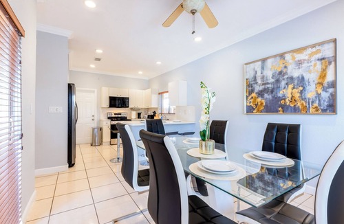 Homestead House | Charming 3-bedroom house in terrific Homestead with WiFi, AC