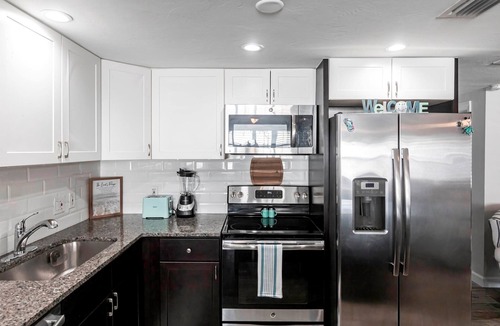 Gulf Gate Estates House | Charming 3 bedroom home with AC and WiFi in amazing Gulf Gate area of Sarasota