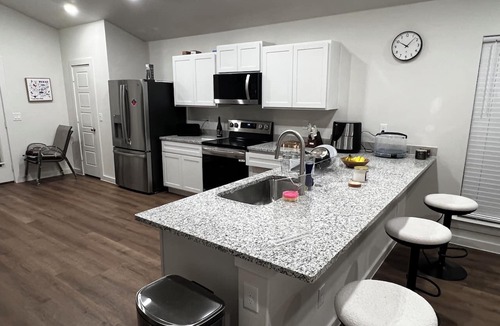 North by Northwest House | Charming 3-bedroom house in cool Lubbock with AC
