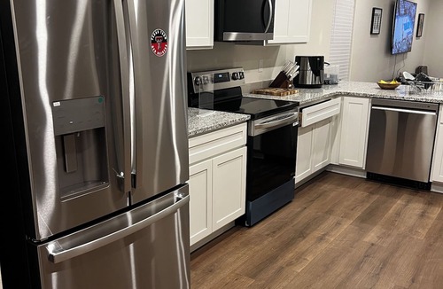 North by Northwest House | Charming 3-bedroom house in cool Lubbock with AC