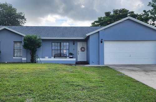 Interchange Square House | Charming 3-bedroom Pool House with WiFi and AC in Palm Bay