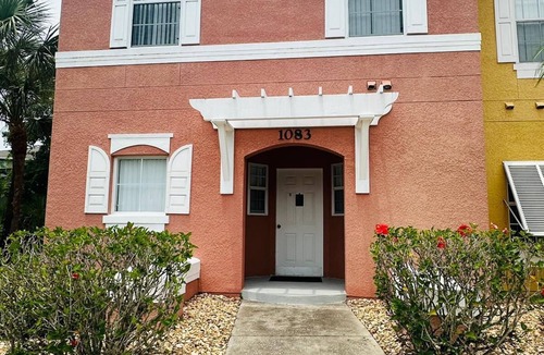 Crystal Cove House | Charming 3-bedroom townhome, 15 min Drive to Disney World, and Parks