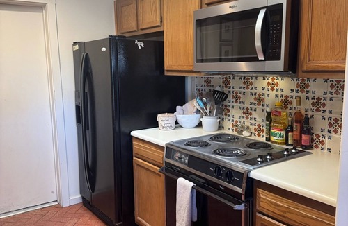 Southside House | Charming 3-bedroom townhome in SE Santa Fe AC & WiFi. Monthly + rentals.