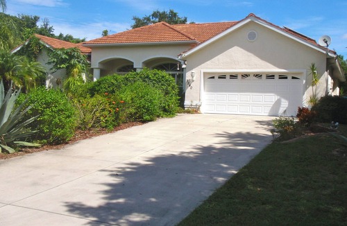 South Venice Villa | Charming 3-bedroom villa in wonderful Venice with heated saltwater pool
