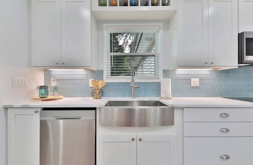 Arlington House | Charming 3bd 2bth Vacation Getaway New Build in Jacksonville - Centrally Located