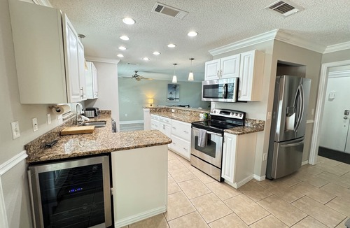 Venice Gardens House | Charming 3BR/2BA Venice center located, screened/heated pool