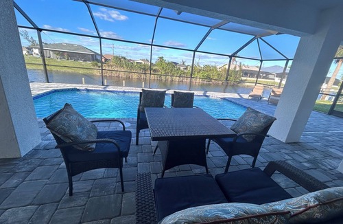 Mariner House | Charming 4-bedroom house with fishing deck in lovely Cape Coral