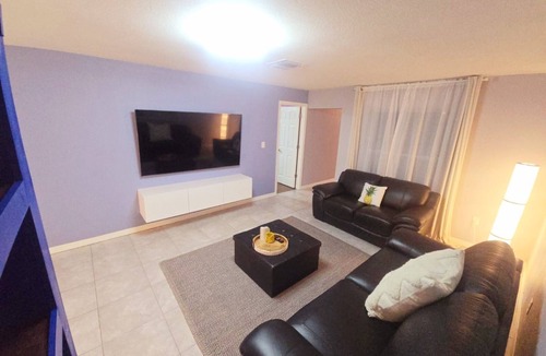 Sun 'N Lake House | Charming 4-bedroom house with WiFi, AC in fantastic Sebring