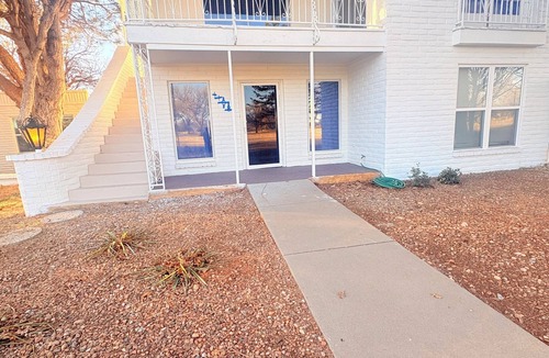 Clovis Condo | Charming and comfortable 1-bedroom on the golf course-Central AC and heat