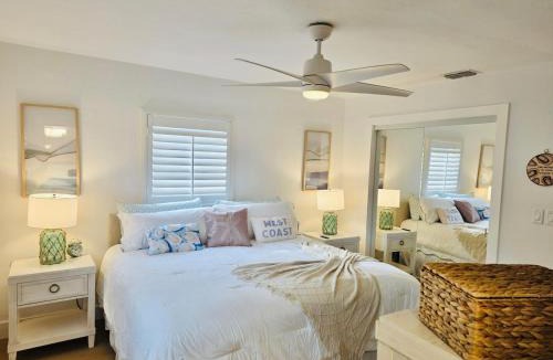 Central Naples House | Charming Beach Cottage with Hot Tub only 1 Mile to Gulf!