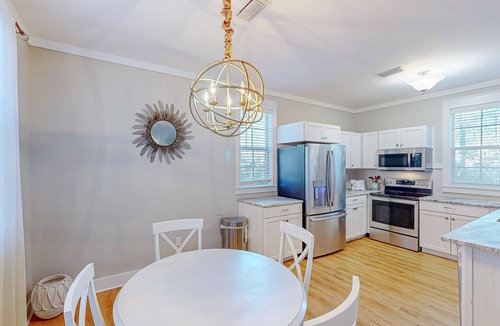 Port St. Joe Cottage | Charming beachside cottage with shared hot tub & short walk to beaches - dog OK