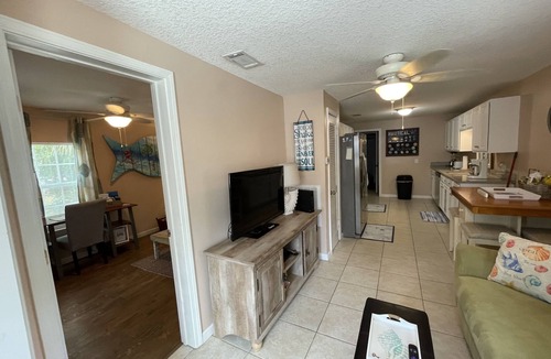 Jacksonville Beach House | Charming Bungalow Close to Beach, Golf and Entertainment