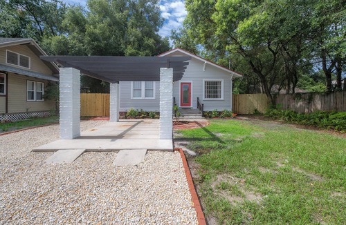 Tampa Heights House | Charming bungalow with 2 bedrooms and WiFi, AC in delightful Tampa