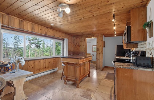 Pine Cabin | Charming Cabin on Dream Property
