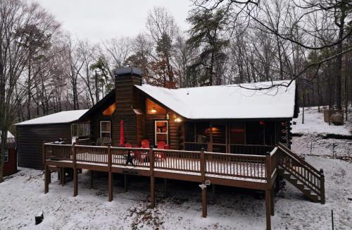 Ranger House | Charming Cabin with Game Room & Firepit