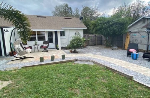 Mount Dora Cottage | Charming Celtic Cottage Retreat – 2 Bed, 1 Bath Haven"