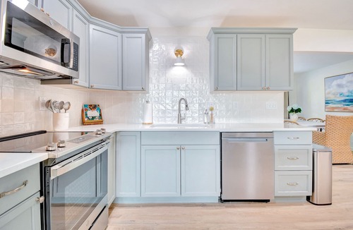 Palm Harbor House | Charming Coastal Home Near Top Rated Beaches - Hot Tub, Fire Pit, Bikes