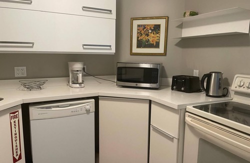 Galt Mile Condo | Charming Condo partial Oceanview at Ocean Manor Beachfront Resort w/pool