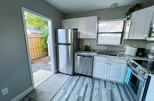 Dunedin House | Charming Cottage in Dunedin close to beaches
