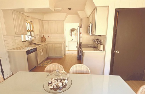 Oak Haven House | Charming Cozy and Coastal 3-bedroom house in central Jacksonville - NO POOL