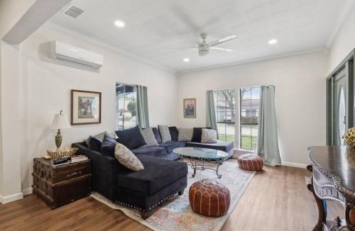 Dallas House | Charming, Cozy, Central & Convenient Home