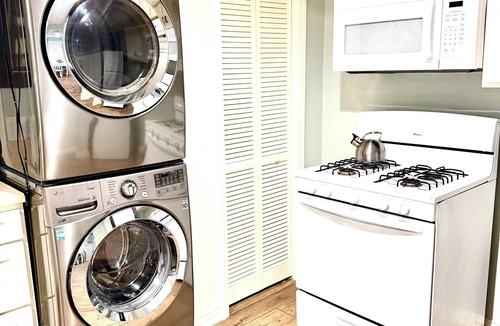 San Jacinto House | Charming downstairs unit Walking Distance to the Beach!