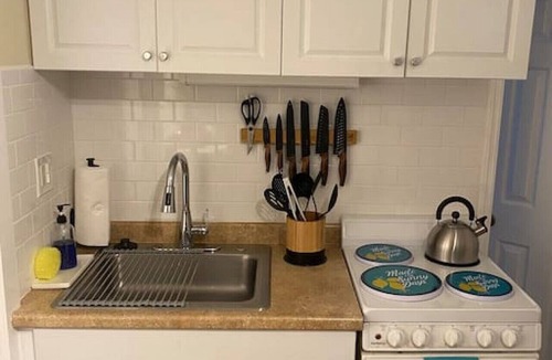Lincolnville Apartment | Charming Downtown Hideaway Near Nights of Lights with Parking
