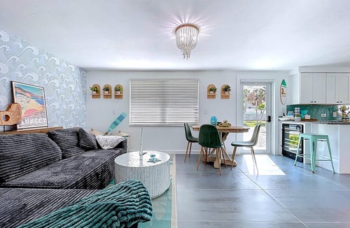 Ilexhurst Cottage | Charming, Family Friendly Newly Renovated Duplex on Holmes Beach.