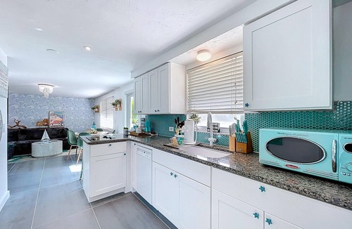 Ilexhurst Cottage | Charming, Family Friendly Newly Renovated Duplex on Holmes Beach.