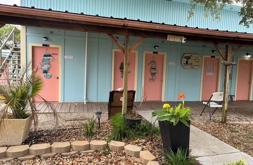 Port O Connor Cabin | Charming Fishing Cabin with AC and WiFi in beautiful Port O'Connor