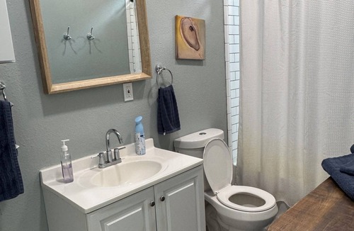 Port O Connor Cabin | Charming Fishing Cabin with AC and WiFi in beautiful Port O'Connor