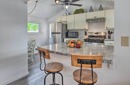 Franklin House | Charming Franklin Retreat w/ Porch & Fire Pit