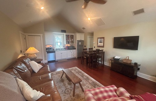 Hyde Park Apartment | Charming Garage Apt in Hyde Park/Tampa